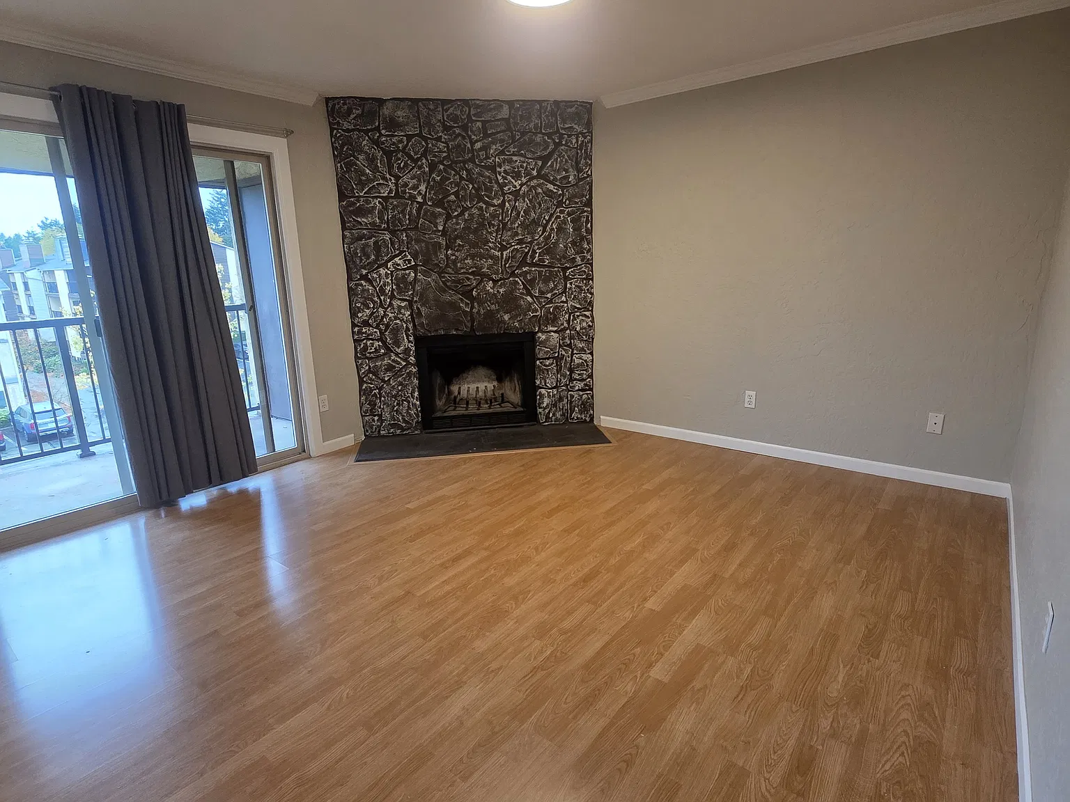 2 bed, 923 sqft, $2,400 — Photo 4
