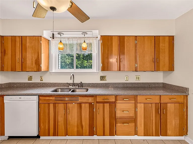 82 Clovercrest Dr — Photo 16