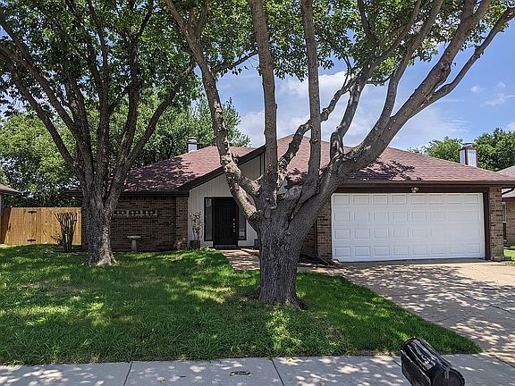2nd image of 411 Kalmia Dr