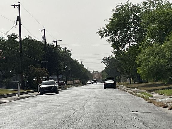 4th image of 502 Flanders Ave