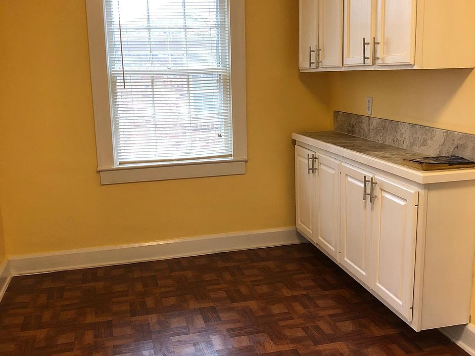 1st image of 402 Roberts St APT 4