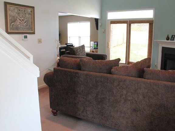 4th image of 613-615 Waxwing Way