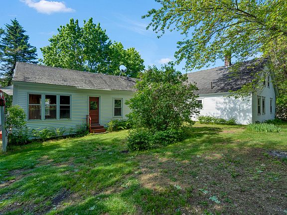 3rd image of 209 Oak Hill Road