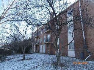 105 Elk St #205, Carol Stream, IL 60188