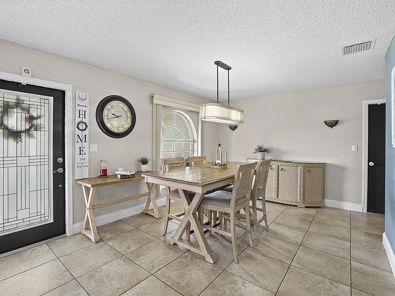 401 NW 16th Pl — Photo 11