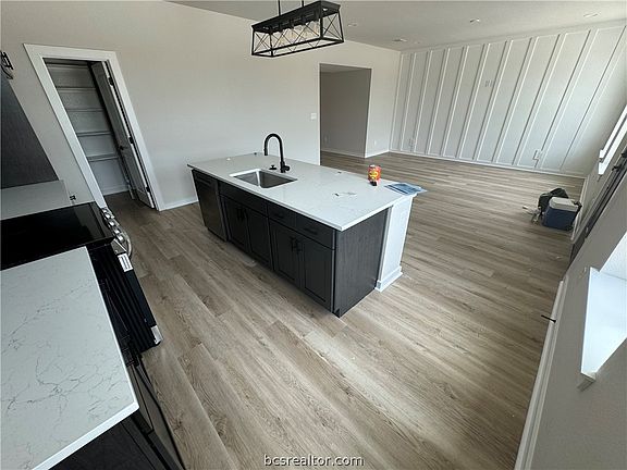 4th image of 4095 General Pkwy