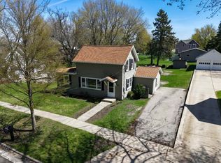 213 N High St, Cambridge, WI 53523