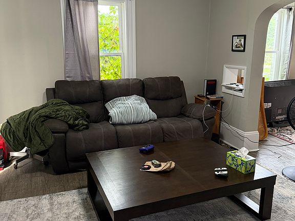 4th image of 37 E Columbia St #A