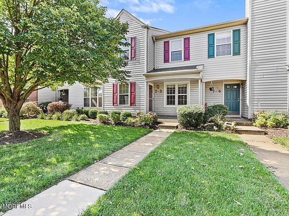 2nd image of 7 Stuart Dr APT 3