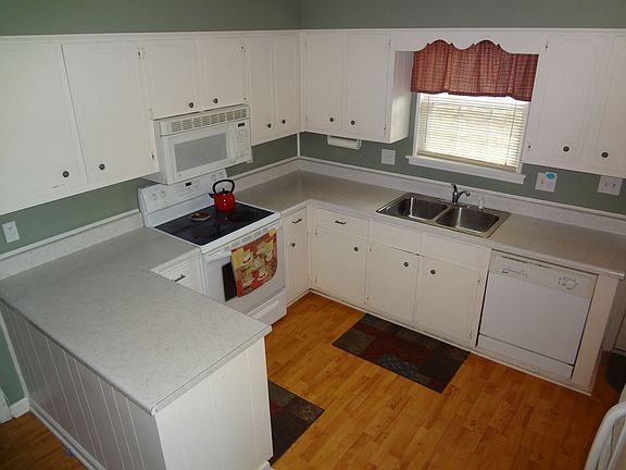 Open, Spacious Kitchen