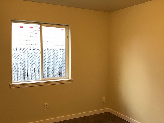 4th image of 295 Berrydale Ave