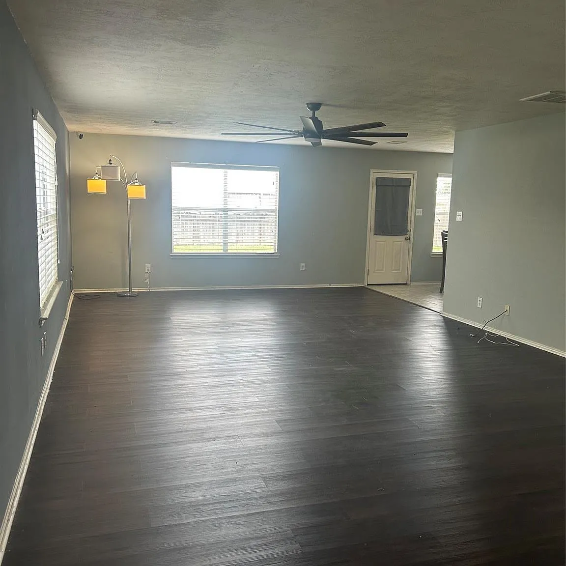 4 bed, 2.5 bath, 2220 sqft, $2,300 — Photo 4