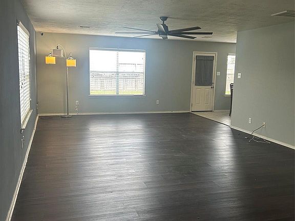 4th image of 4419 Amaryllis Ave