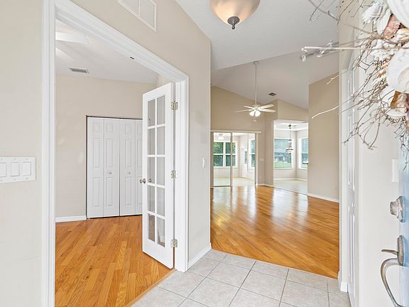 5th image of 769 Crestwood Dr