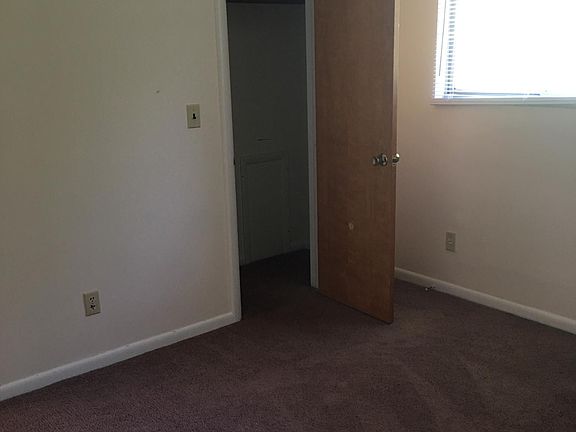 4th image of 1574 Main St APT 4