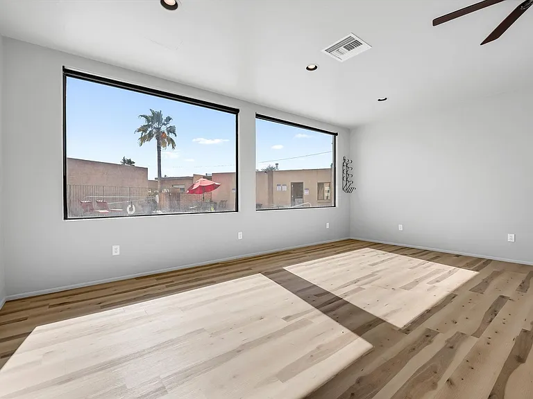 Riverside Suites — Photo 34