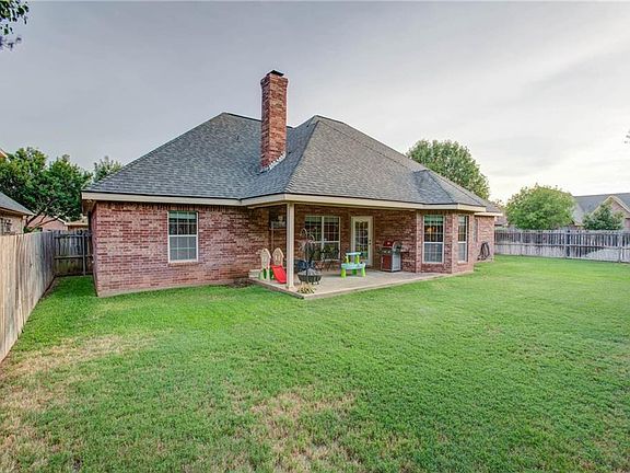 4th image of 3350 White Oaks Dr