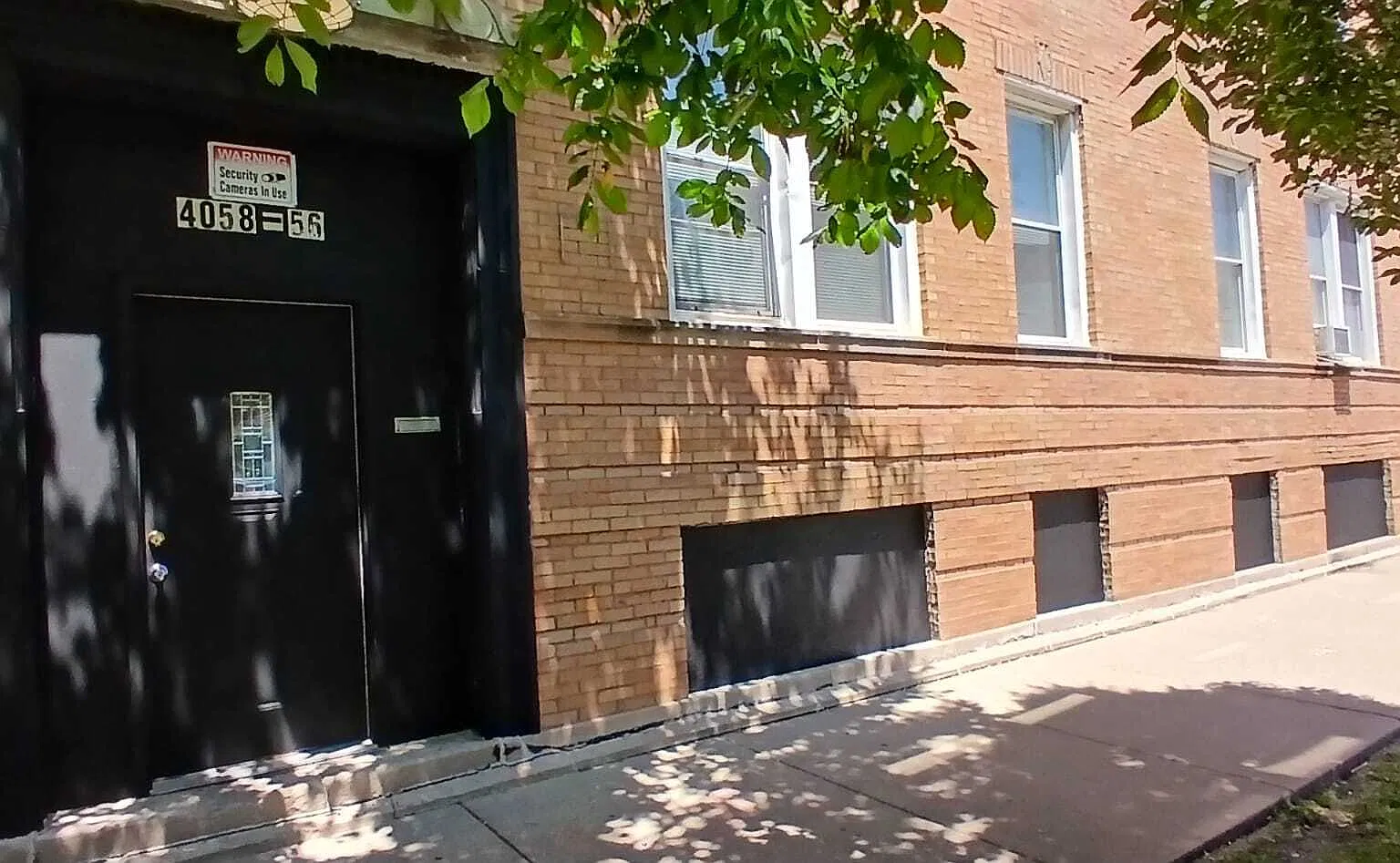 Hirsch / Karlov Building — Photo 2