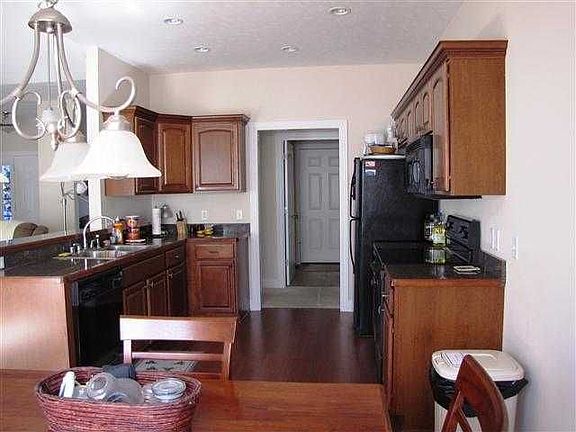 4th image of 817 Brownstone Way