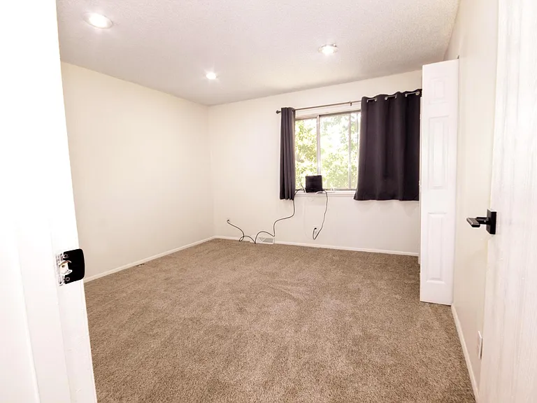 938 Coronado Pkwy S #B — Photo 17