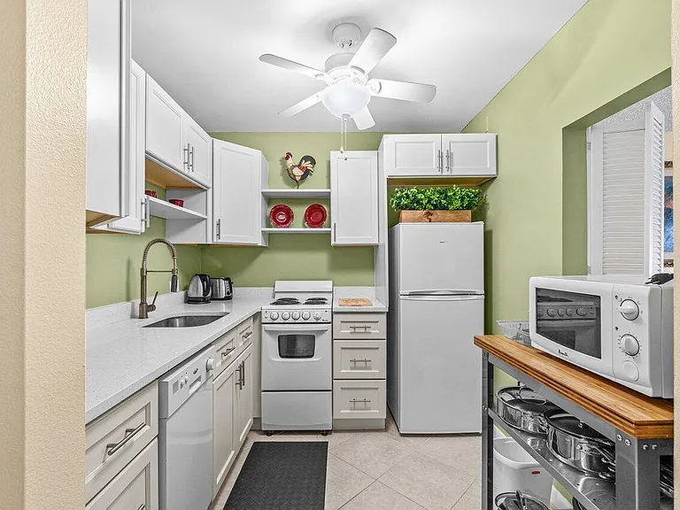 68 Suffolk Dr #68-B — Photo 3