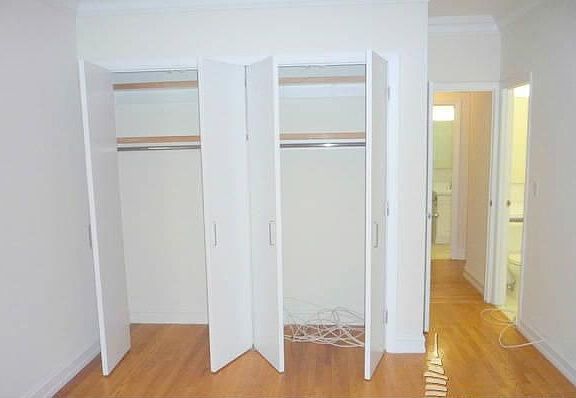 3rd image of 234 E 46th St