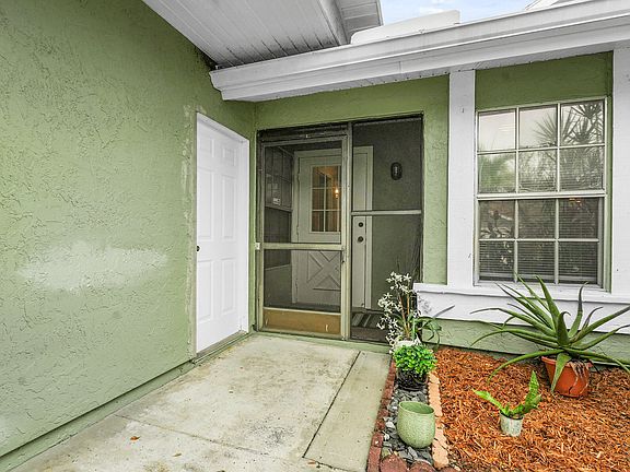3rd image of 1721 SE Balmoral Court