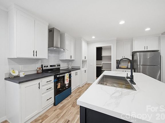 5th image of 4184 Maple Trl