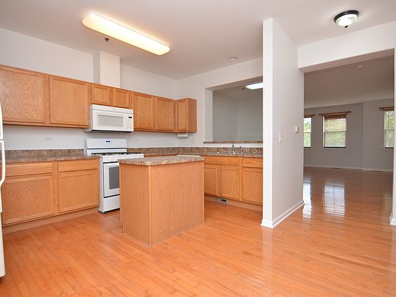 3rd image of 4756 N Lamon Ave