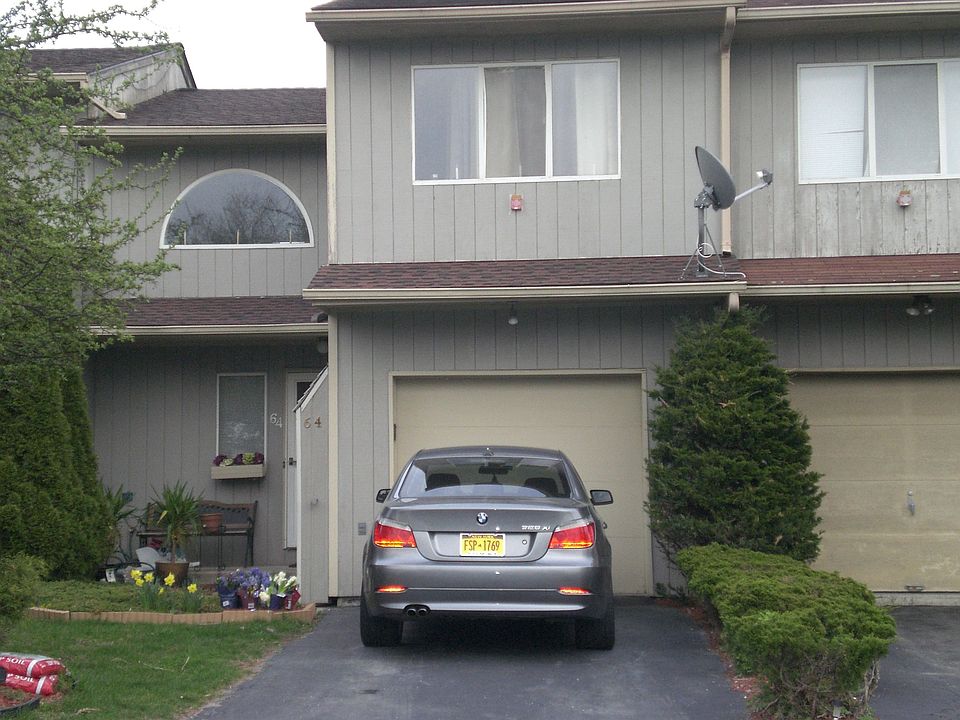 A Lovely Trilevel Townhome