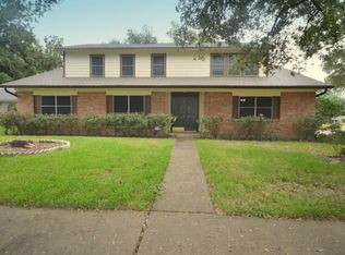 10127 Amblewood Dr, Houston, TX 77099