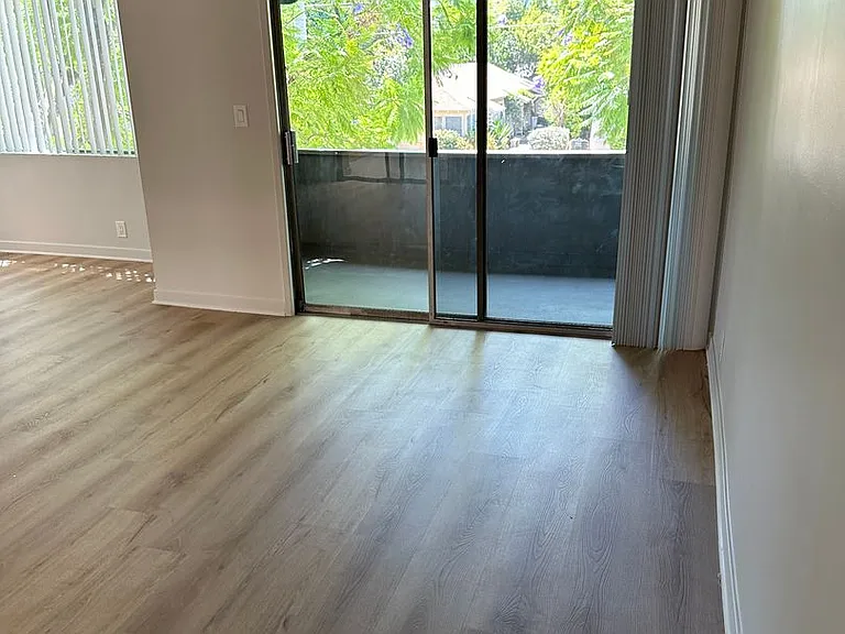 10805 Camarillo St — Photo 8