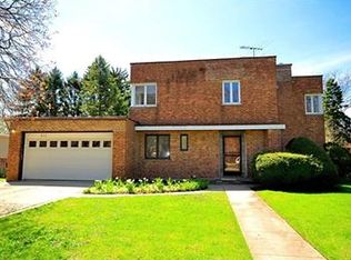 211 Southcote Rd, Riverside, IL 60546