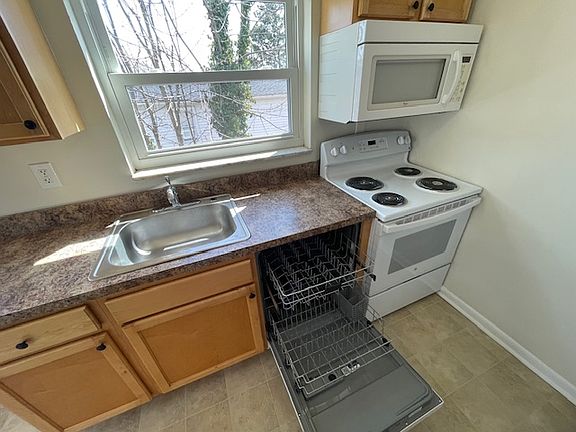 5th image of 1204 1st Ave APT B