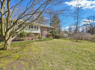 67 Sun Valley Way, Morris Plains Boro, NJ 07950