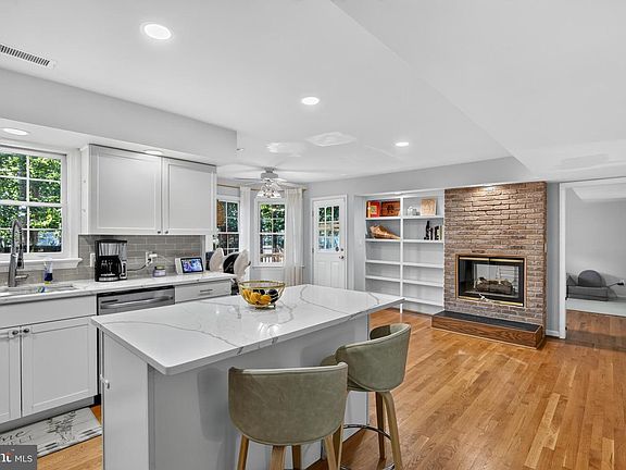 5th image of 10511 Holleybrooke Dr