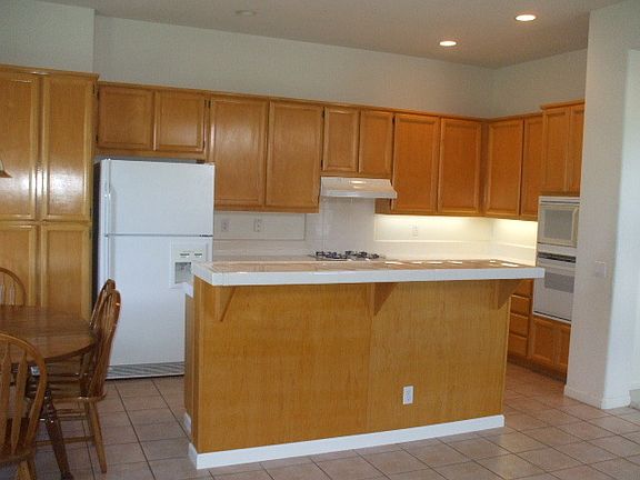 3rd image of 4003 Portobello Pl