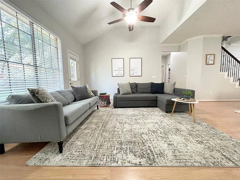 7 Windledge Pl — Photo 18