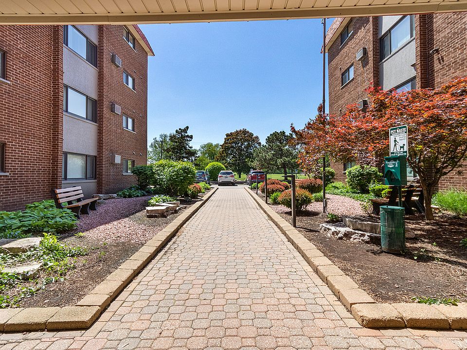 2nd image of 1919 S Wolf Rd Unit 1-221