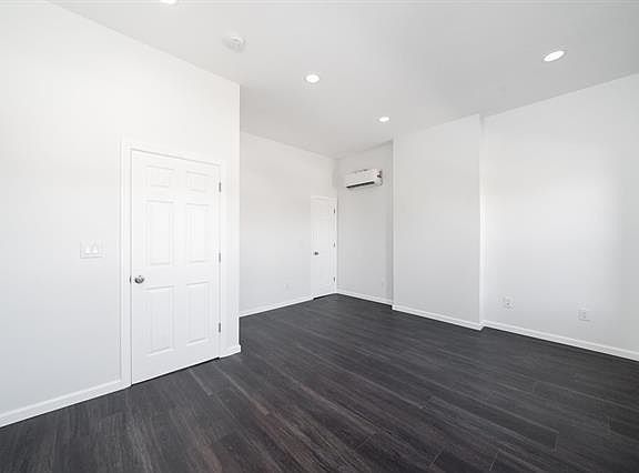5th image of 258 Suydam Ave