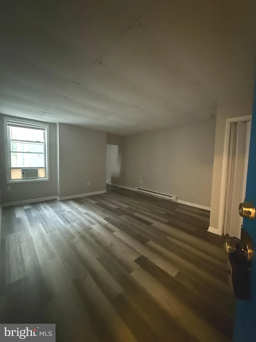 Building Photo - 106 S Market St #6