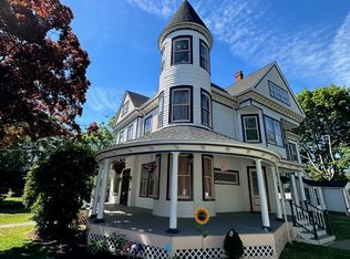 18 Shore Ln, Bay Shore, NY 11706