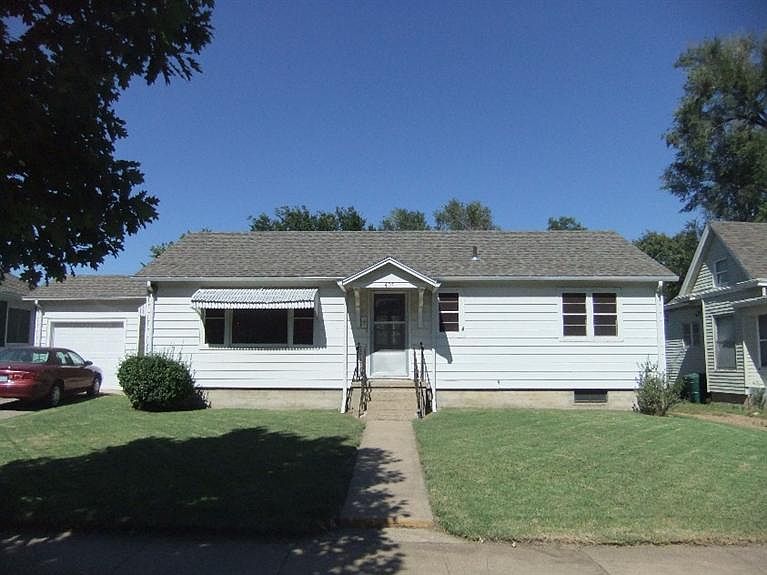 1st image of 407 NE 10th St