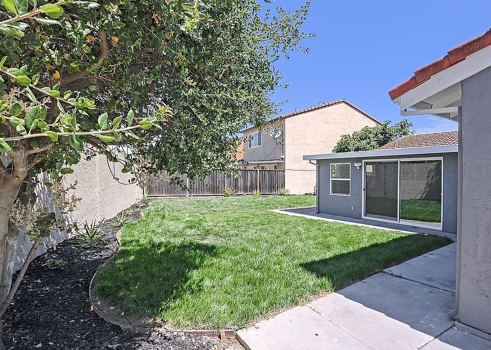 2nd image of 30943 Periwinkle Dr