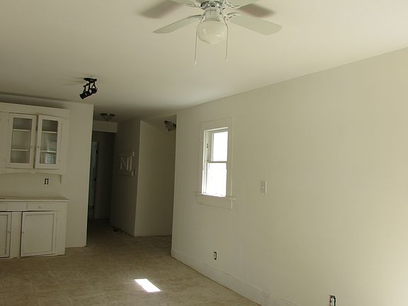 3rd image of 1547 North Ctr