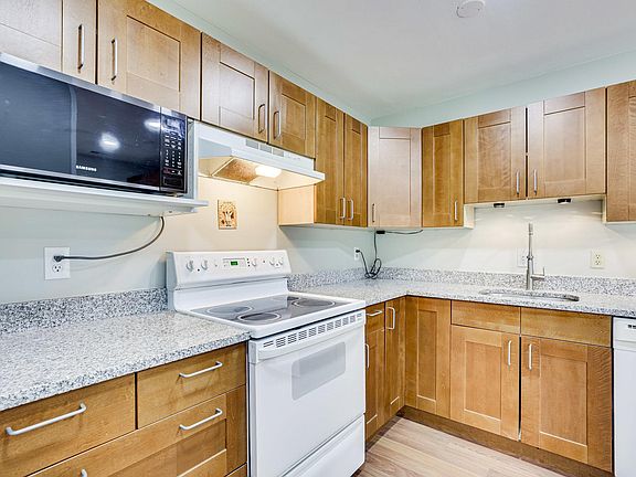 Kitchen with granite countertops!