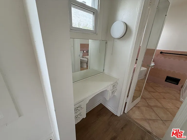 211 S Arnaz Dr #LOWER — Photo 19