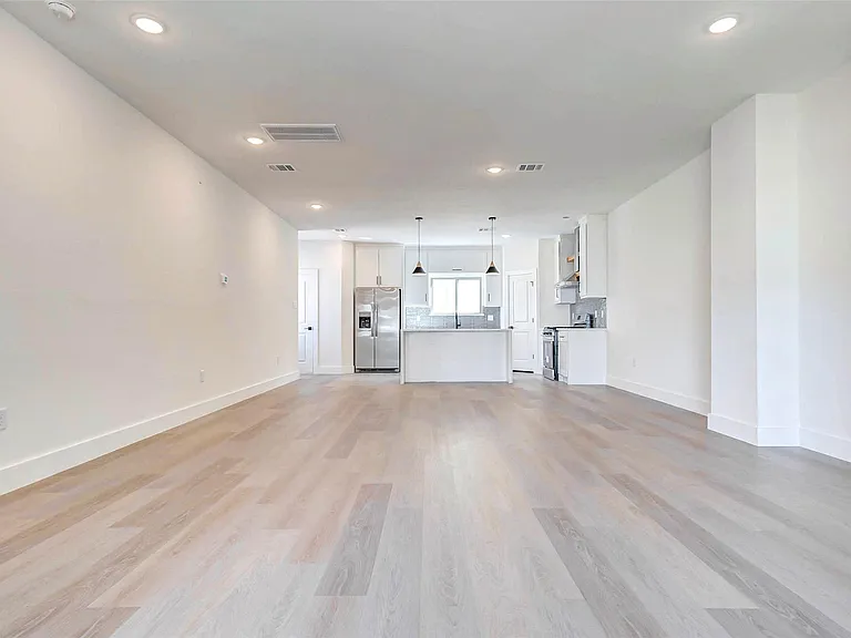 5638 Dolores St — Photo 16