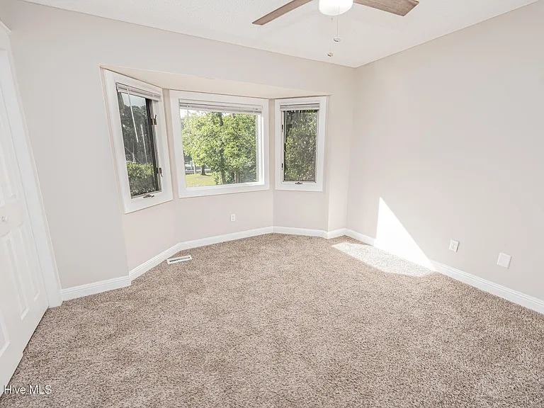 5722 Gondolier Dr — Photo 14