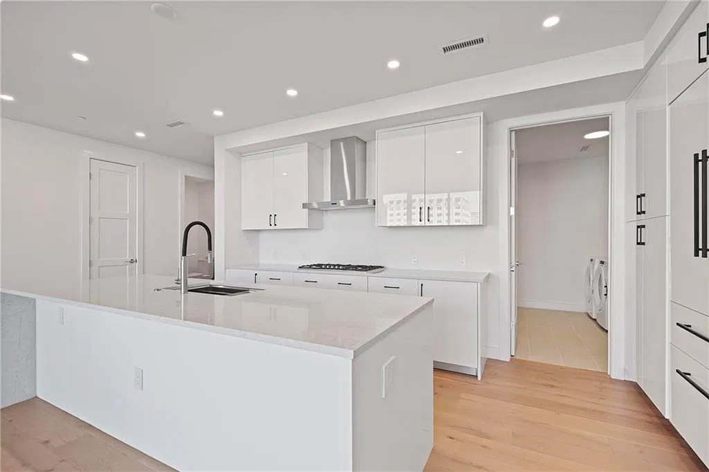 2 bed, 2.5 bath, 1952 sqft, $9,800 — Photo 1